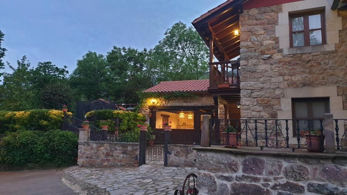 Casa Rural Caborzal Renedo De Cabuerniga Exterior photo