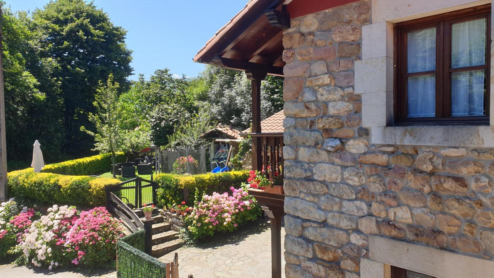 Casa Rural Caborzal Renedo De Cabuerniga Exterior photo